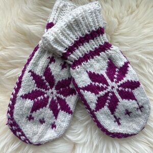 Vintage Scandinavia Snowflake Mittens